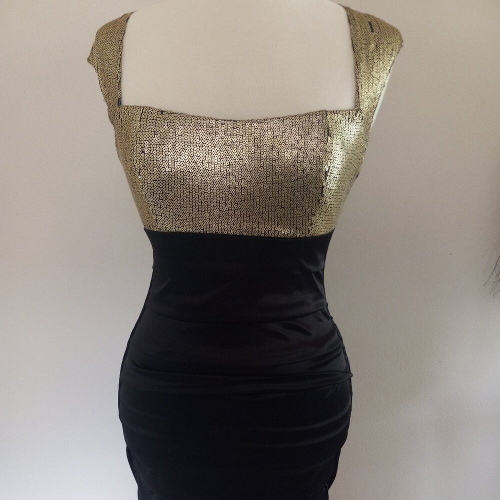 Black and gold Sequin Bodycon Dress. Small Size 5